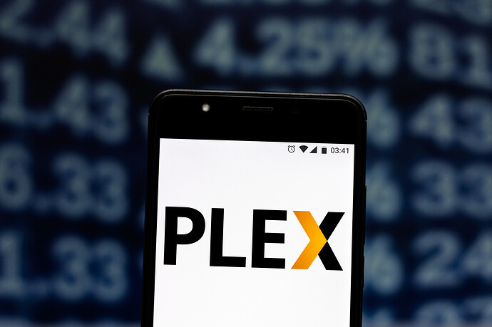 Das Logo von Plex auf einem Smartphone