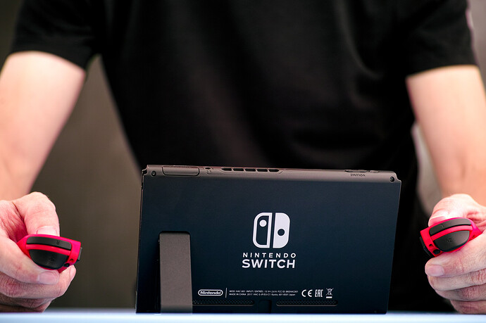 Gamer zockt Zelda BotW mit Multiplayer-Mod auf der Nintendo Switch (Symbolbild)