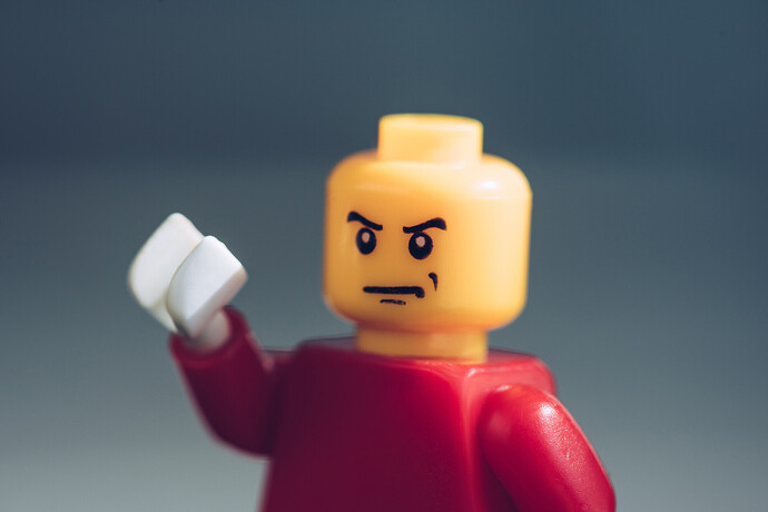 Ein ziemlich verärgertes LEGO-Männchen