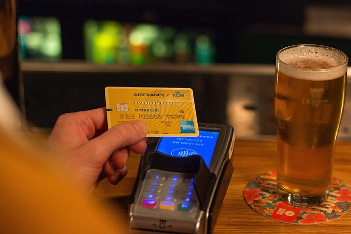 Das Bier mit einer Kreditkarte bezahlen?