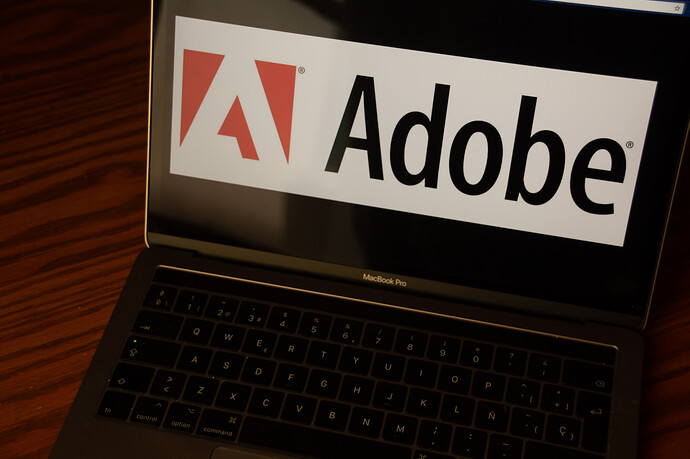 Adobe-Logo auf einem Laptop-Bildschirm