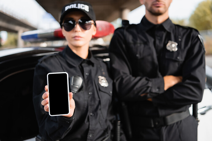 Polizei fordert Dich auf, Dein Handy zu entsperren (Symbolbild)