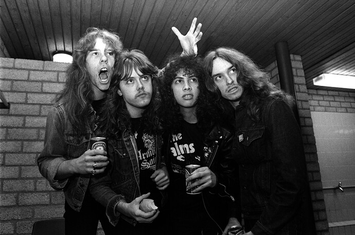 Ein altes Bild von Metallica in einer Umkleidekabine
