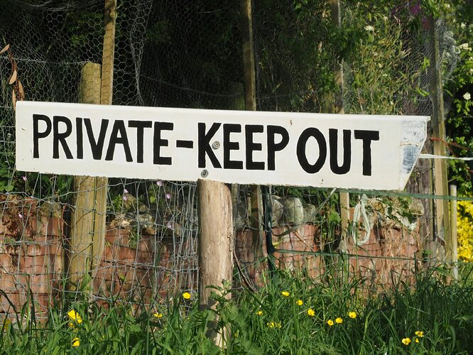 Privat, Schild im Garten