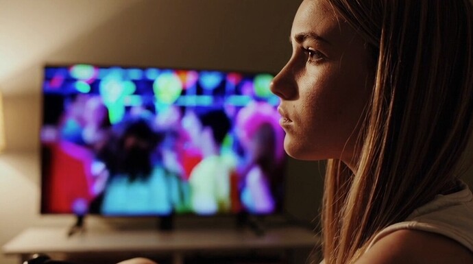 tv-bunker.to, girl watching tv