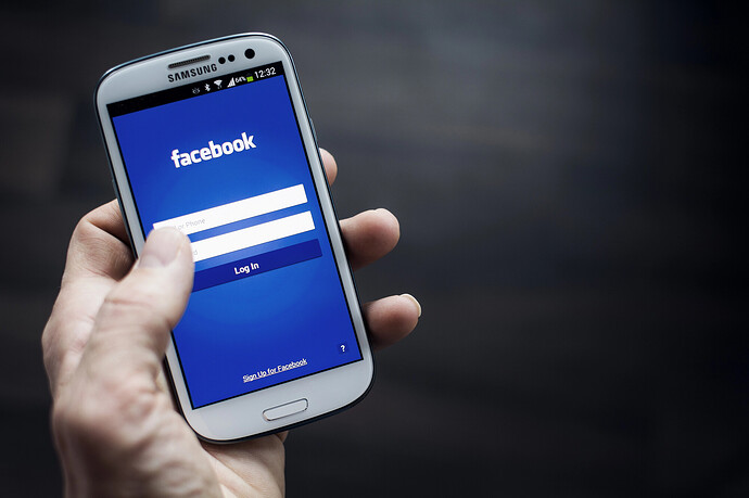 Facebook-Login auf einem Smartphone