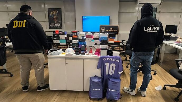 Bilder der Razzien bei einem der IPTV-Anbieter