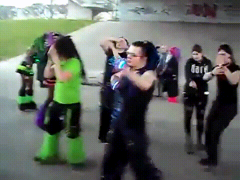 1513046652_42-cybergoth-dance-party