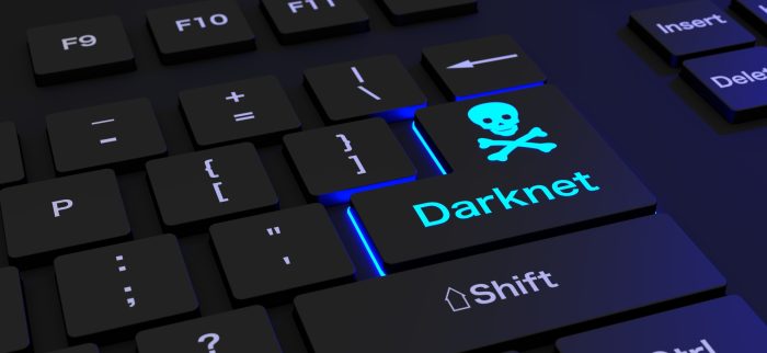 Eine schwarze Tastatur mit Darknet-Taste