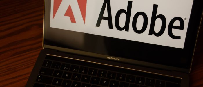 Adobe-Logo auf einem Laptop-Bildschirm