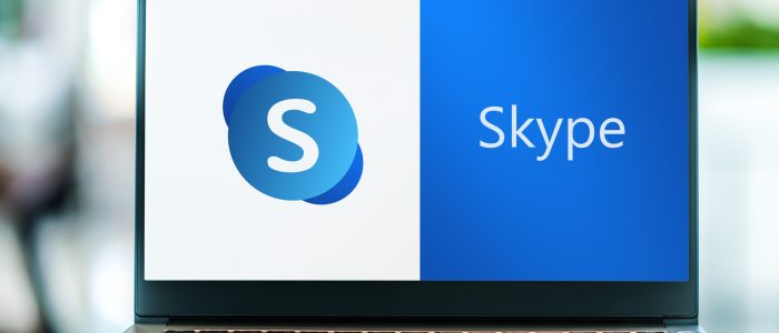 Das Skype-Logo auf einem Laptop