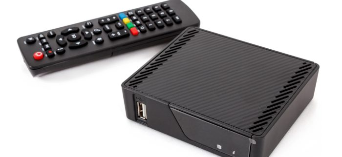 Android TV-Set-Top-Box mit Fernbedienung