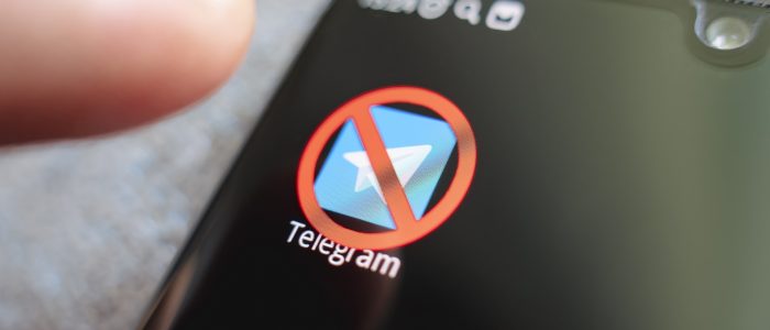 Ein durchgestrichenes Telegram-App-Symbol auf einem Smartphone-Bildschirm