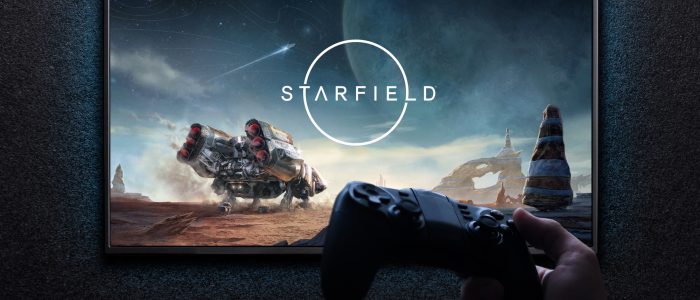 Starfield auf dem Fernseher mit einem Gamepad in der Hand spielen