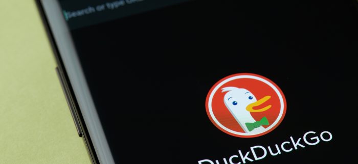 DuckDuckGo-Logo auf einem Smartphone