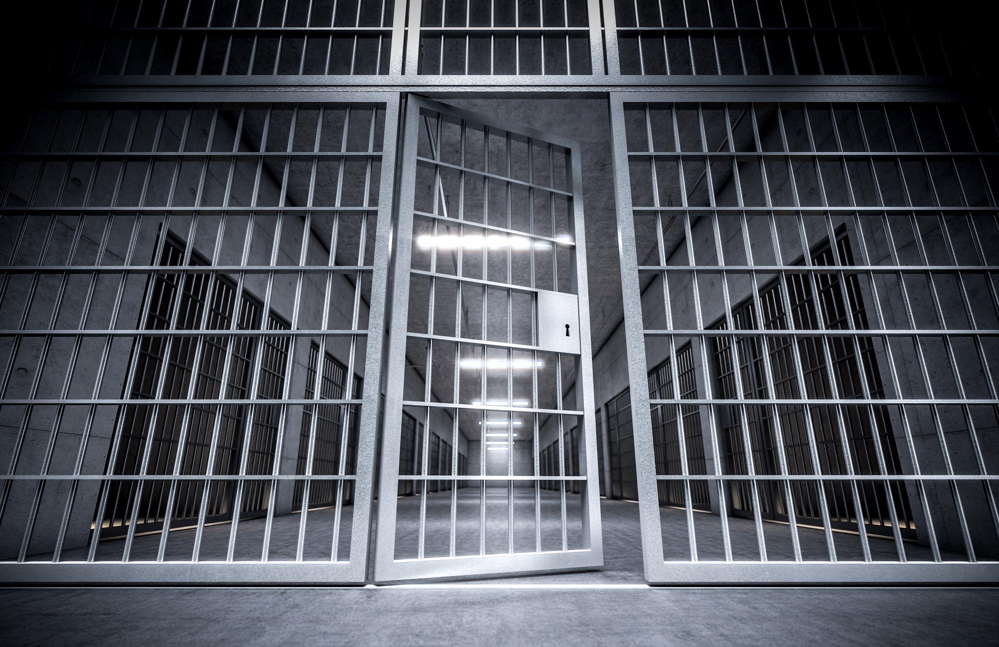 Gittertür in einem Gefängnis