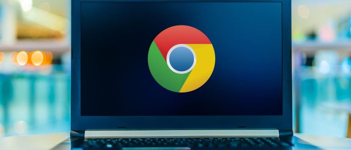 Notebook mit einem Google-Chrome-Logo