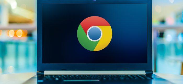 Notebook mit einem Google-Chrome-Logo