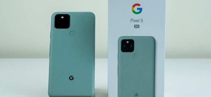 Ein ausgepacktes Google Pixel 5