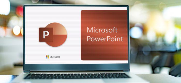 Ein Laptop mit PowerPoint-Logo