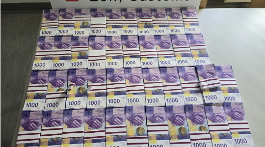 Millionen Blüten per Post: Ermittler stoppten Falschgeld aus China im Milliardenwert.