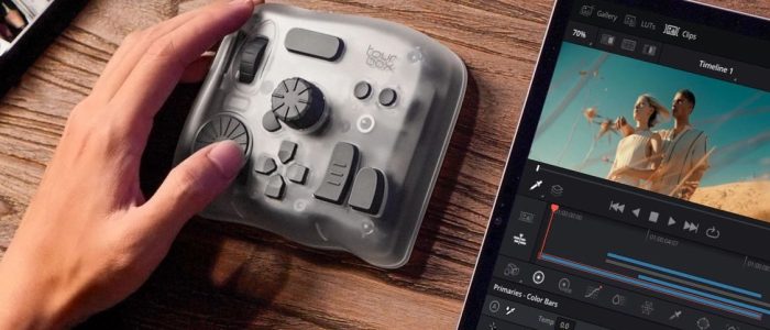 Die TourBox Elite Plus im Einsatz beim Schnitt eines Videos mit einem Tablet-PC.