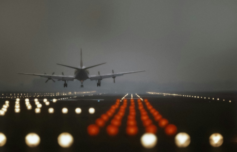airplane landing