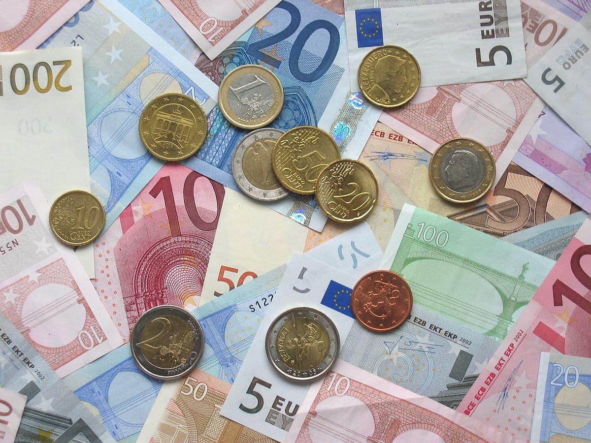 Euro-Bargeld (Avij, gemeinfrei via Wikimedia Commons)