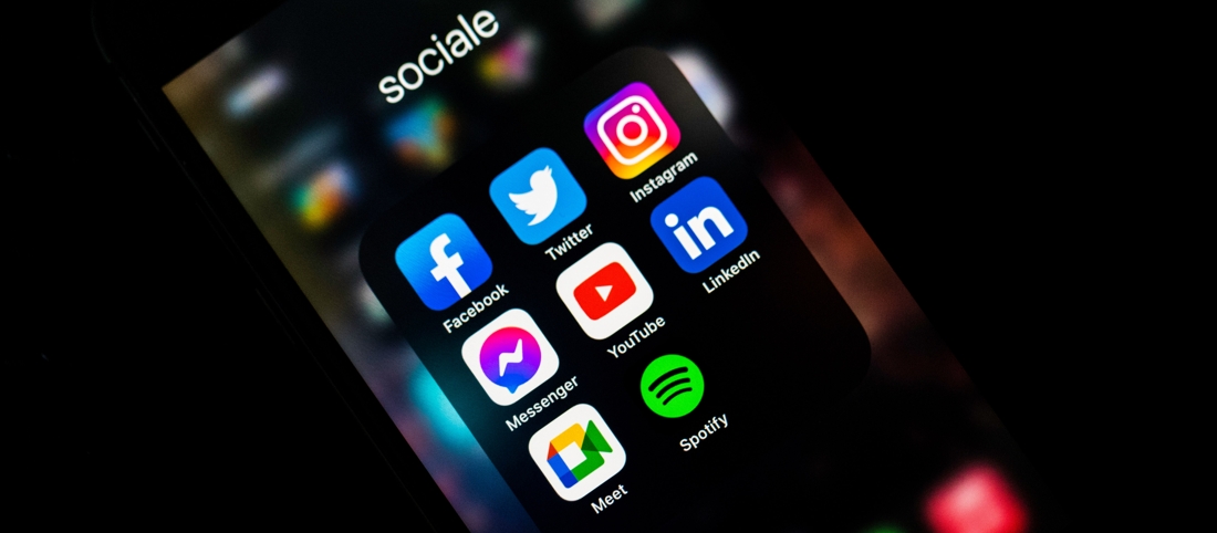 social media, smartphone