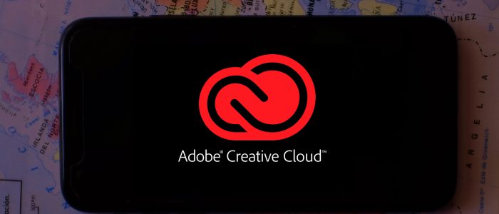 Smartphone mit dem Logo der Adobe Creative Cloud