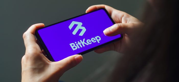 Smartphone mit BitKeep-Logo
