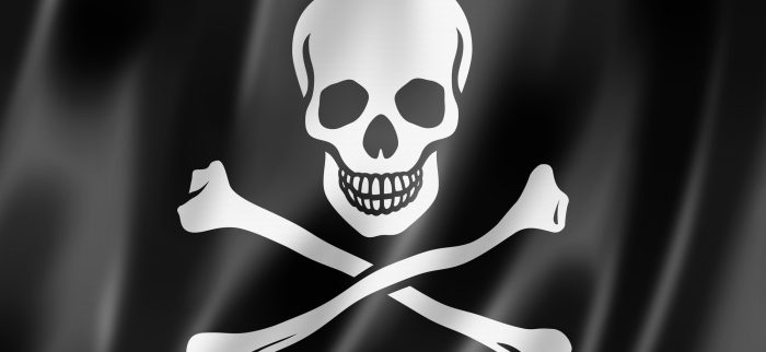 Eine Piratenfahne weht in der Glosse der Tarnkappe (Symbolbild)