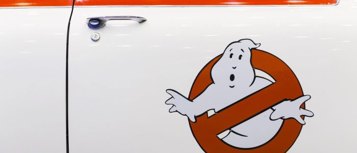 Das Logo der Ghostbusters auf einem Auto