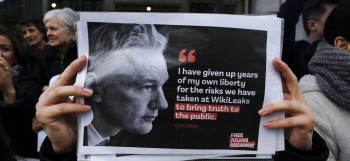 Unterstützer des Wikileaks-Gründers Julian Assange bei einer Demonstration