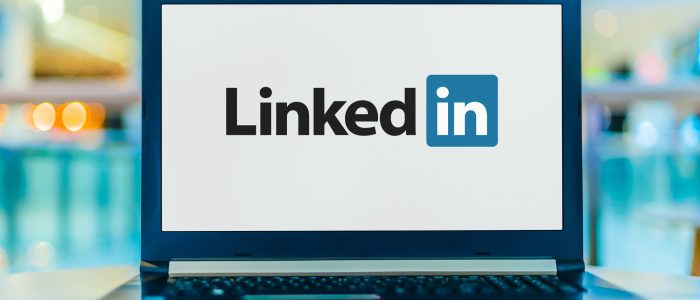 Das Logo von Linkedin auf einem Laptop