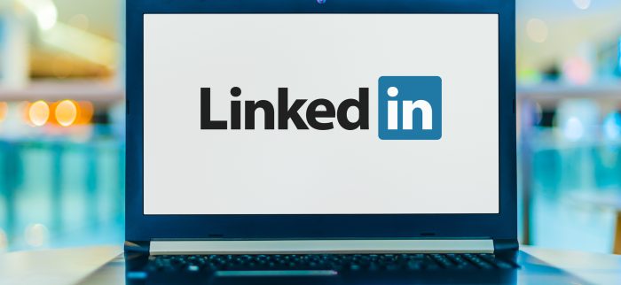 Das Logo von Linkedin auf einem Laptop