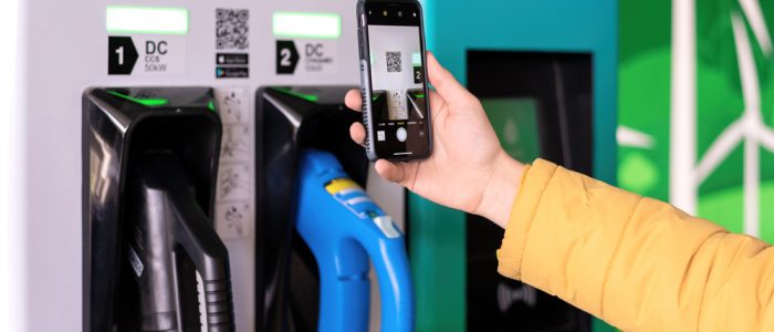 Quishing-Betrugsmasche: E-Auto Ladesäulen bergen gefakte QR-Codes