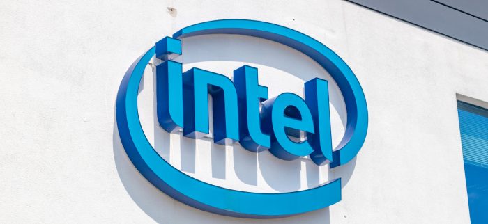 Intel-Logo an einer Hauswand