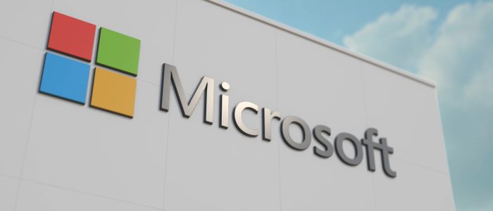 Das Logo von Microsoft an einer Mauer