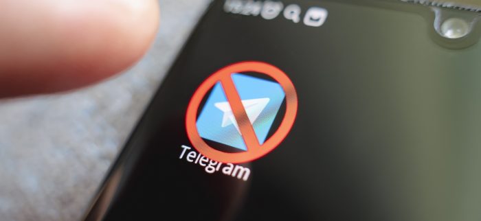 Ein durchgestrichenes Telegram-App-Symbol auf einem Smartphone-Bildschirm