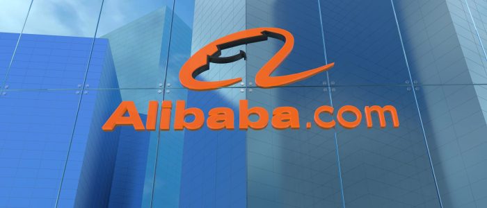 Glasfassade mit Alibaba Logo und Schriftzug