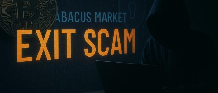 Zu sehen ist ein dunkles digitales Bild mit einer vermummten Person in einem Kapuzenpullover vor einem Laptop. Links davon ist ein stilisierter Bitcoin zu sehen, im Hintergrund stehen die Worte „Exit Scam“ und „Abacus Market“.