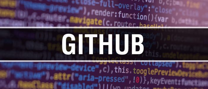 GitHub-Schriftzug mit Quellcode im Hintergrund