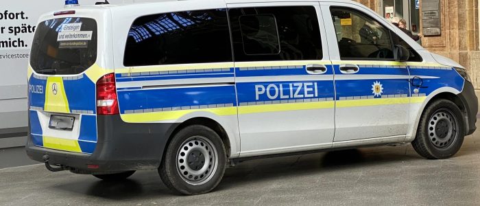 Hardware Auswertung Polizei: Wagen der Bundespolizei im Leipziger Hauptbahnhof