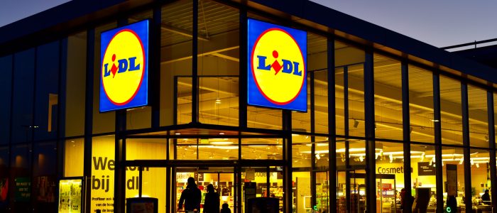 Eine Discounter-Filiale, in der Kunden mit Lidl Pay bezahlen können