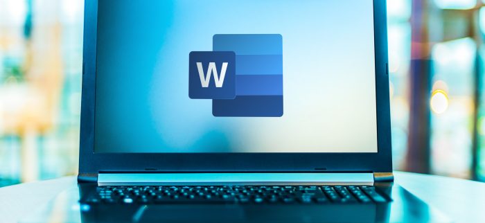 Laptop mit Microsoft Word-Logo
