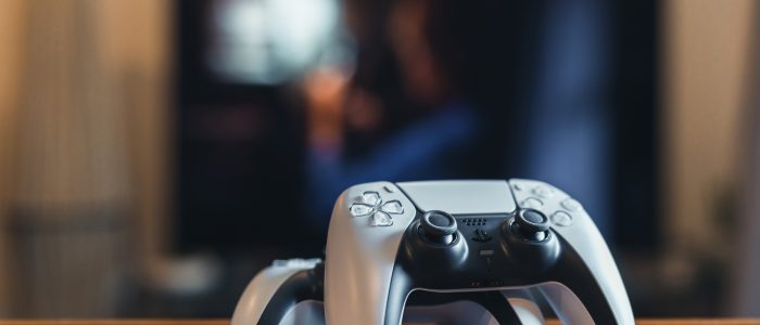 Zwei Controller für die PS5, deren Kernel-Exploit sich rasant weiterentwickelt