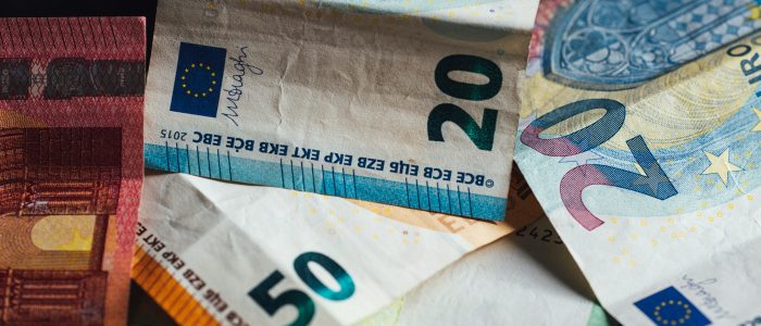 Rückerstattung, ein Haufen Geldscheine