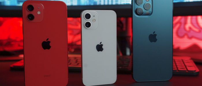Neuere und ältere iPhones in verschiedenen Farben