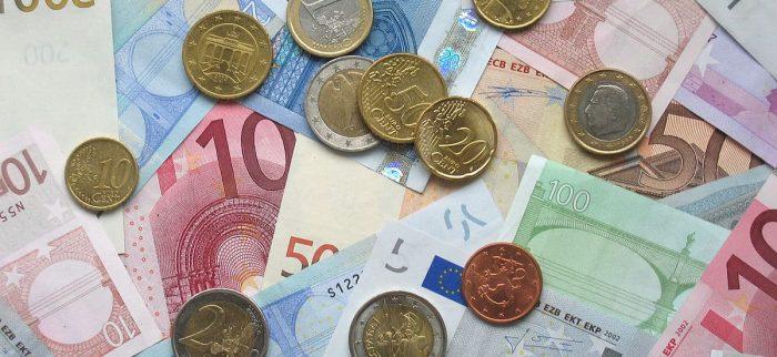 Euro-Bargeld (Avij, gemeinfrei via Wikimedia Commons)